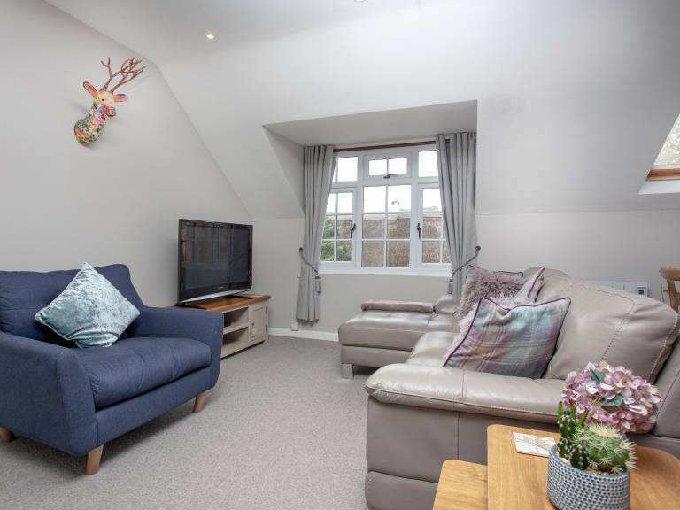 Cottage with yard & terrace | River view — photo 4