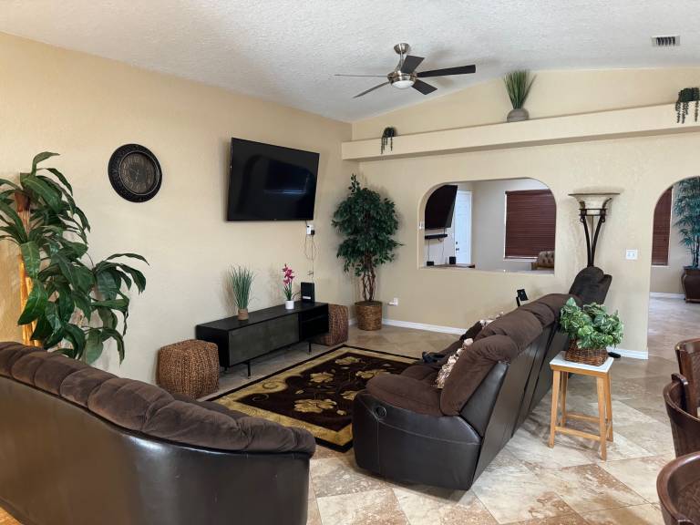 House with BBQ, hot tub & heated pool | Mountain view — photo 4