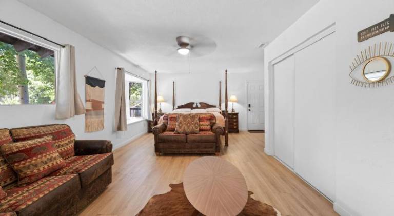 Fox & Swan Chalet - Beautiful ranch style home with Hot Tub and a Game Room with Arcade Games! — photo 2