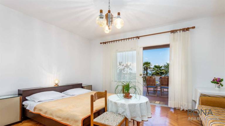 Holiday apartment with patio in Lovran