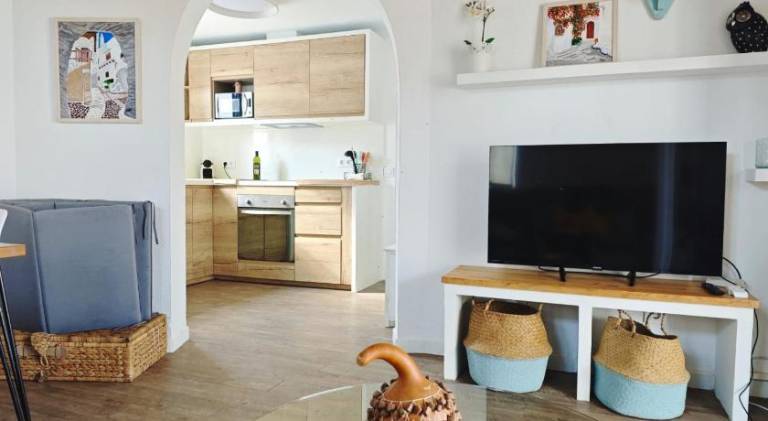 Charming vacation home with pool | Pet-friendly — photo 2