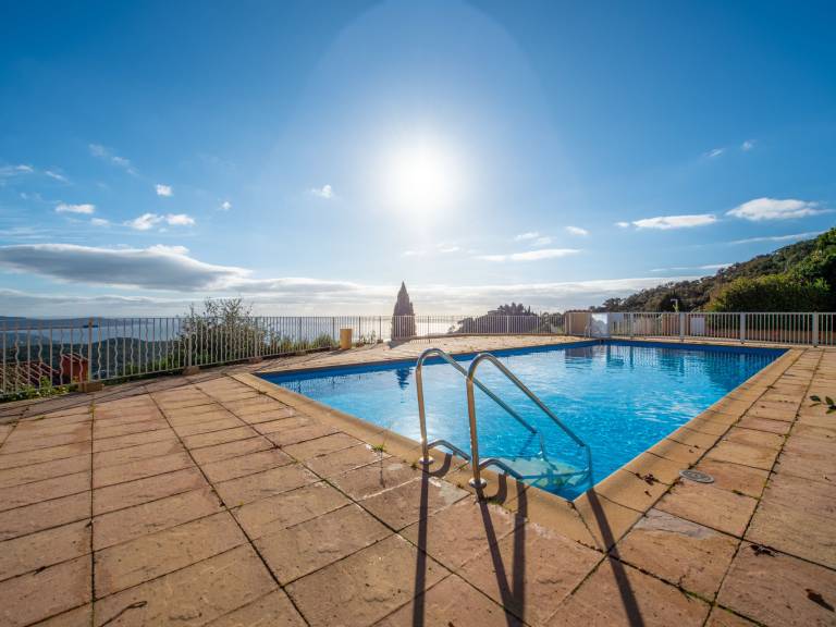 Vacation home with yard, patio & pool | Sea view — photo 2