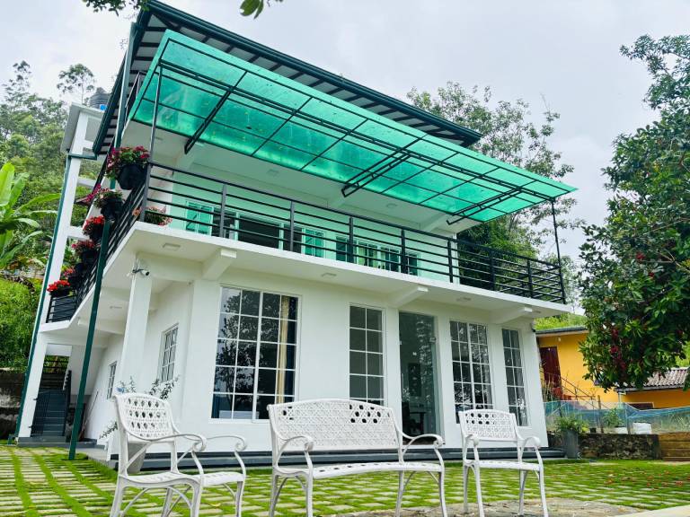 Spacious lodge with garden & terrace | Dogs allowed in Nuwara Eliya