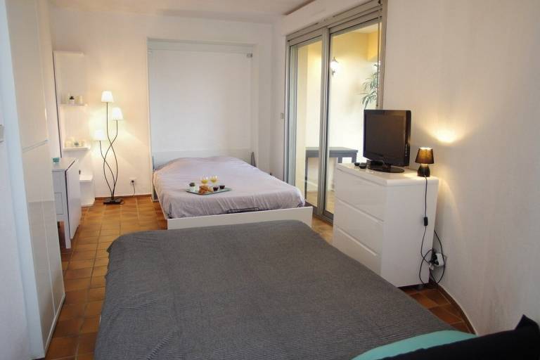 Apartment with barbeque, patio & pool — photo 4