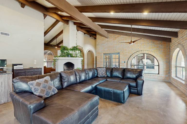 Practice Putts & Lounge Poolside! Scottsdale Home in Scottsdale, AZ