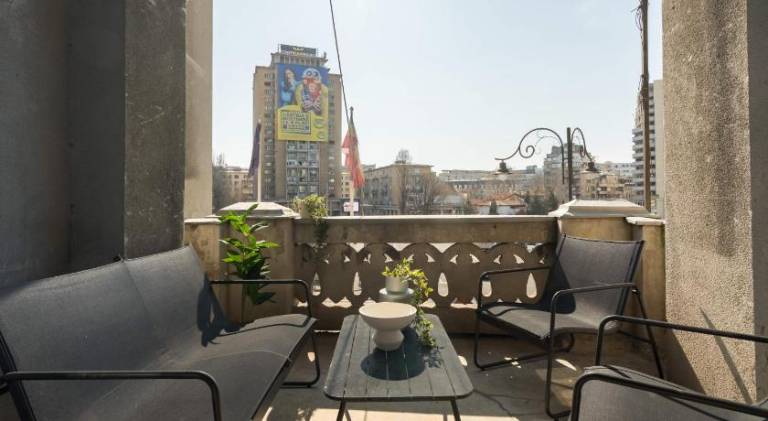 Calea 3BR Victoriei Stunner - Two Living Rooms - Balconies on the Avenue — photo 3