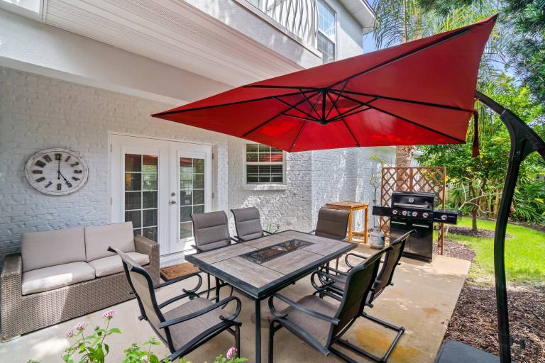 Family-friendly vacation home with heated pool & barbecue | Sea view | Pet-friendly in Miramar, FL