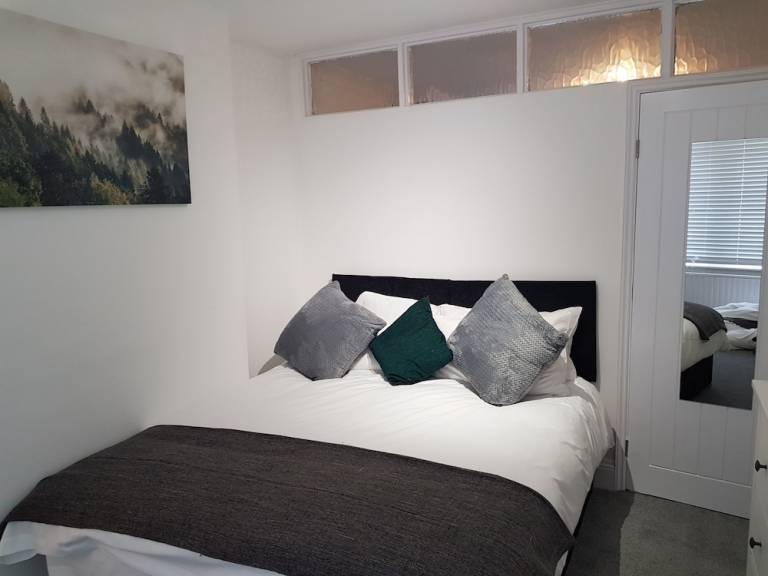 Apartment  Luton