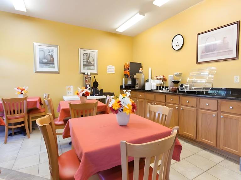 HomeTown Inn-Ringgold — photo 4