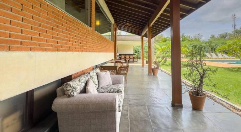 House with pool — photo 4