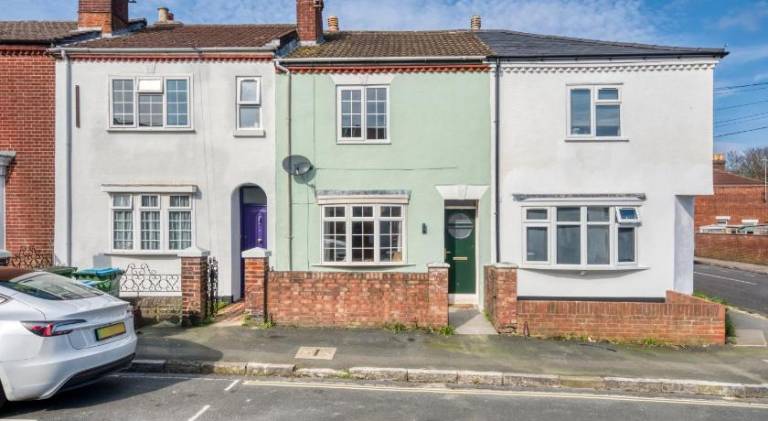 Large Luxury 4 Bed Chic House Southampton Centre, Great for groups! Parking available, Sleeps 7- By — photo 3