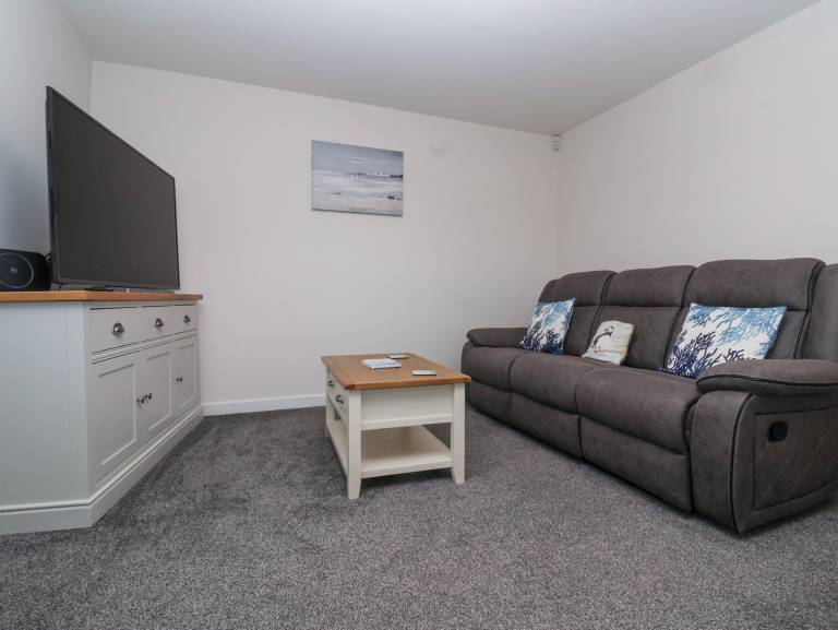 Cottage with garden & BBQ | Beach view — photo 2