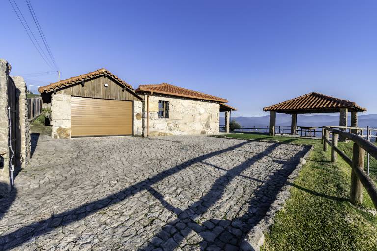 Fully equipped charming house with garden, private pool & patio | Garden view | Pet-friendly — photo 3