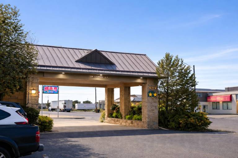 Sundowner Inn Forsyth I 94 — photo 5