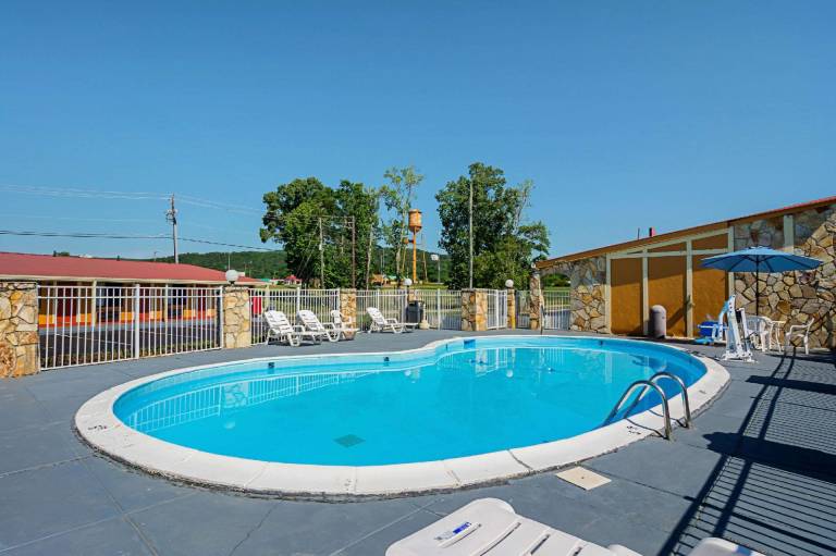 Econo Lodge Oxford near Choccolocco Park — photo 3