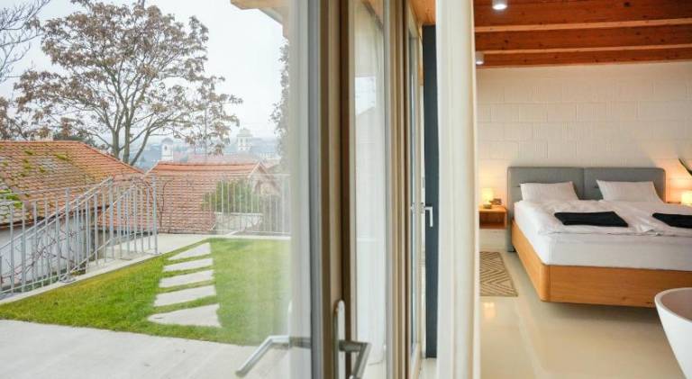 Villa with yard & terrace | Pet-friendly — photo 3