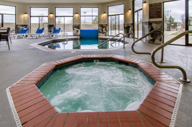 Comfort Inn & Suites Wichita Northeast — photo 2