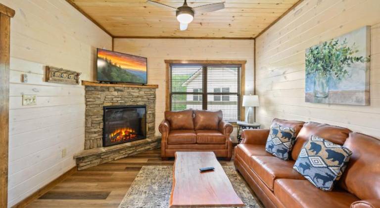 Big vacation home with hot tub | Pets are welcome — photo 2