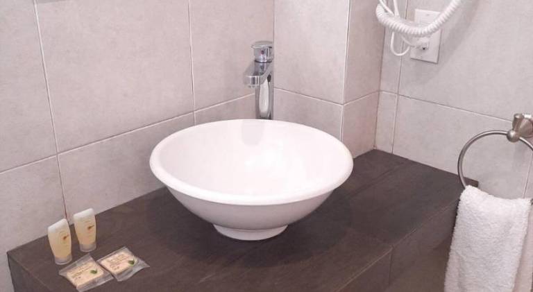 Serviced apartment with garden & patio | Pets allowed — photo 5