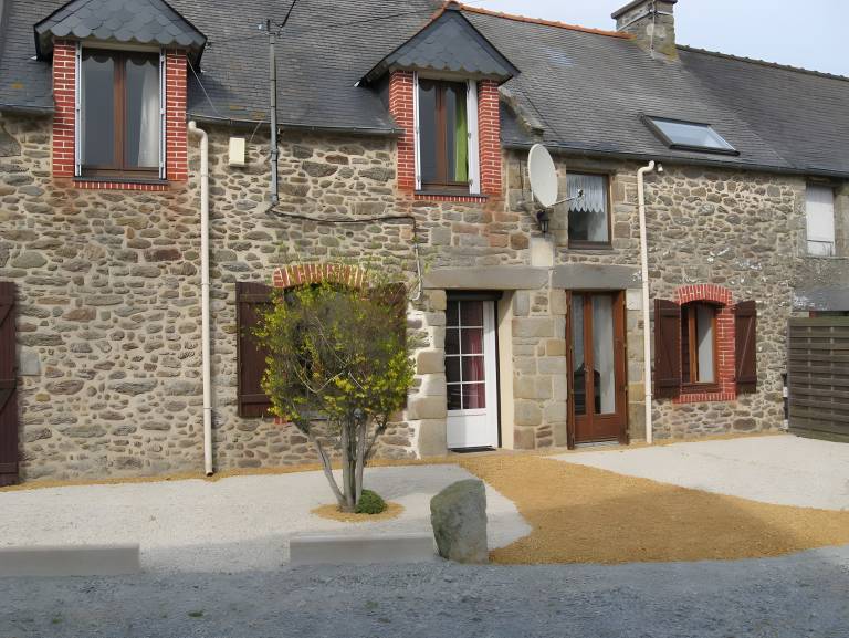 Holiday Home 'Gite Renouard' with Private Garden, Wi-Fi and Air Conditioning in Dinan