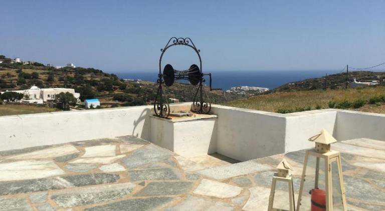 Fully equipped beautiful vacation home with patio & yard | Perfect for remote work | Pets allowed in Sifnos