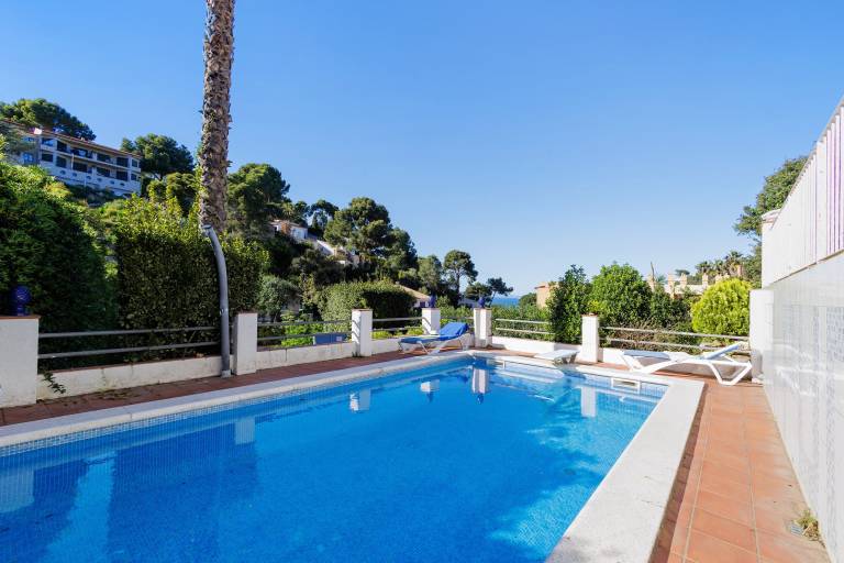 Villa with Pool, Sea Views, and Close to the Beach in Begur