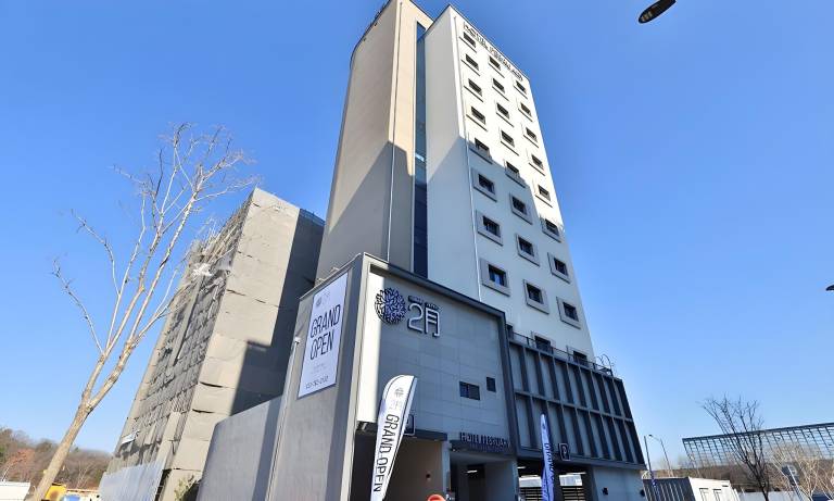 Hotel February LIONS PARK