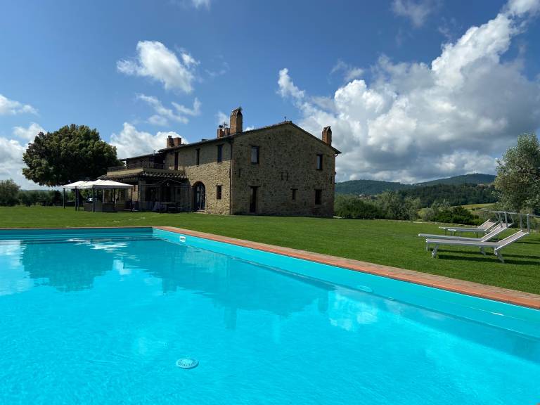 Child-friendly villa with private pool, sauna & yard | Garden view | Suitable for remote work | Dogs allowed in Marsciano