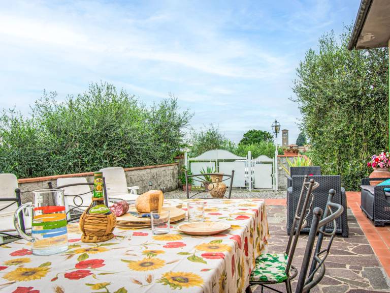 House with patio & BBQ — photo 2