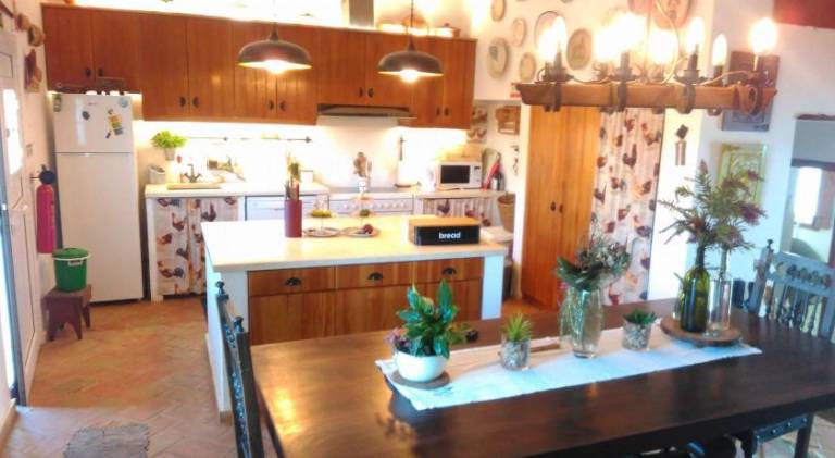 Fully equipped house with barbecue, private pool & patio | Suitable for remote work | Pets are welcome — photo 2