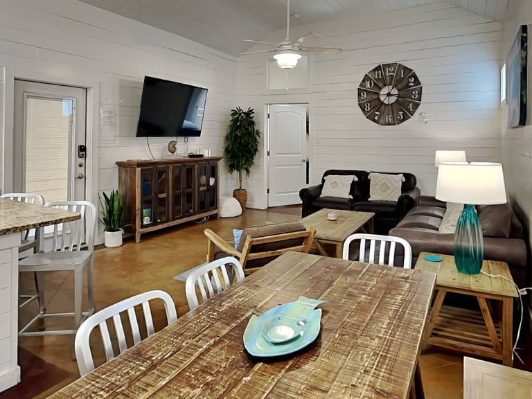 PB309-Dock Holiday — photo 5
