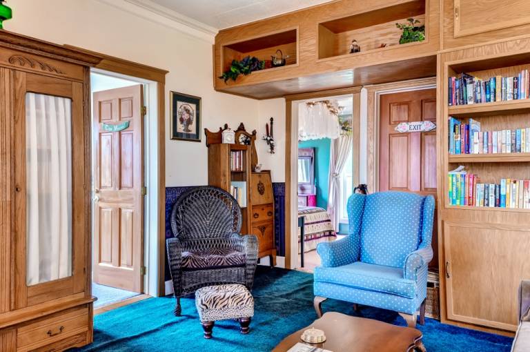 'Astoria Painted Lady' Historic Apt w/ River View! — photo 5
