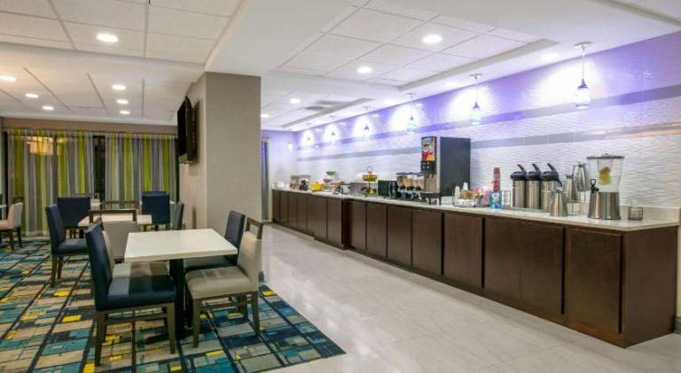 La Quinta Inn & Suites by Wyndham Horn Lake / Southaven Area — photo 4