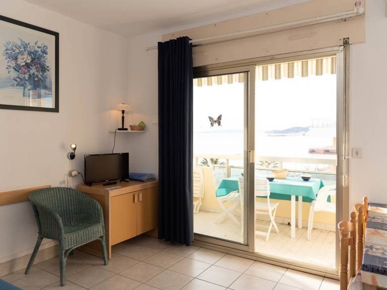 Studio for 4, sea view, AC, parking, Le Lavandou — photo 2