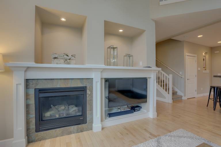 Vantage Point - Hot Tub, Updated, Outdoor Spaces, Steps to Old Mill and River — photo 3