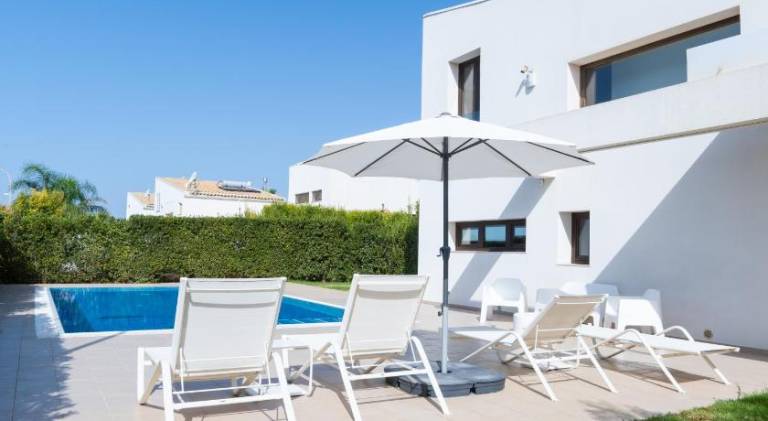 Children-friendly villa with private pool, terrace & yard | Next to the beach | Pets allowed — photo 2