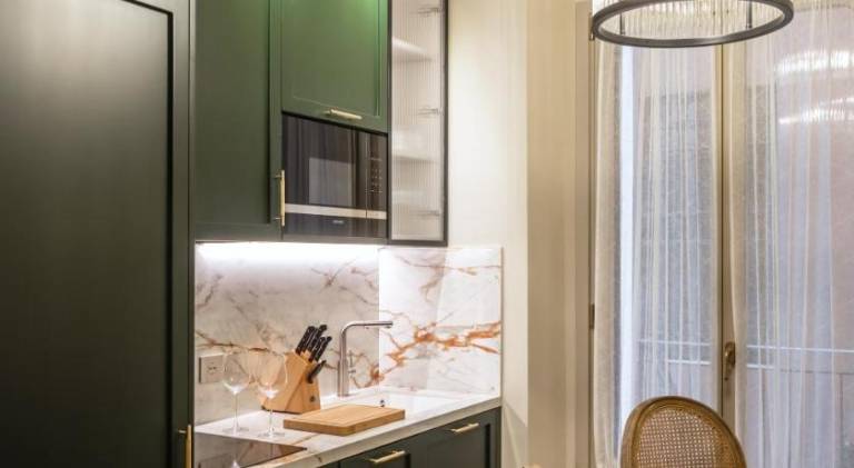 Serviced apartment with patio | Near Galleria dell'Accademia | Perfect for remote work | Pets allowed — photo 4