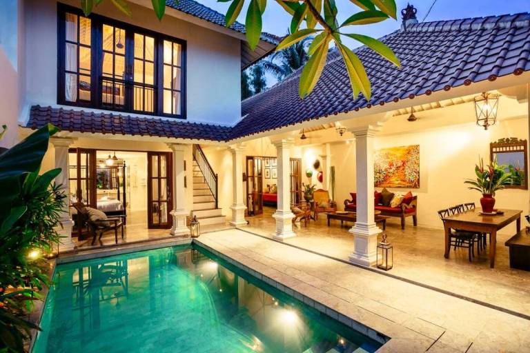 Seminyak 3 bedroom pool Villa. Walk to the beach. in Kuta