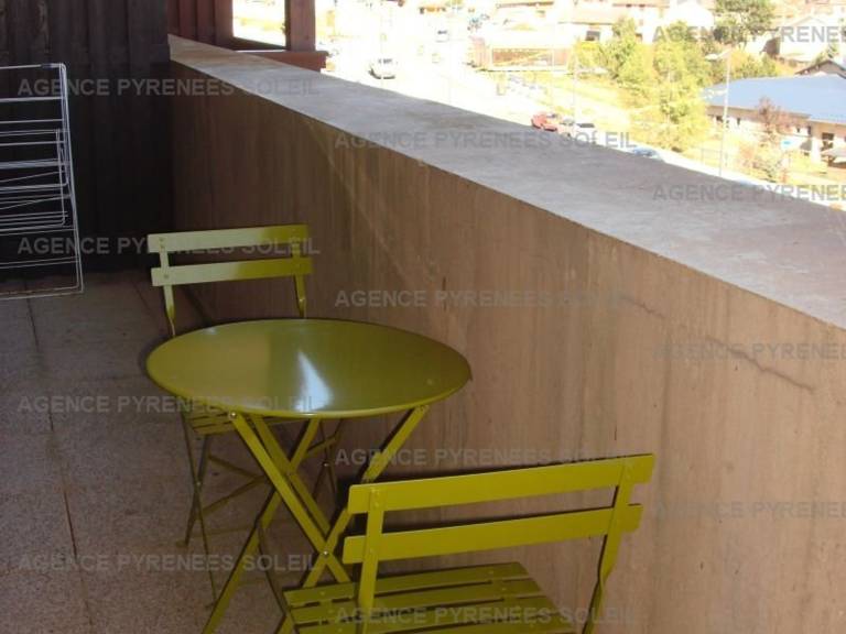 Ski-In/Ski-Out 2-Bedroom Apartment with Balcony and Parking — photo 3