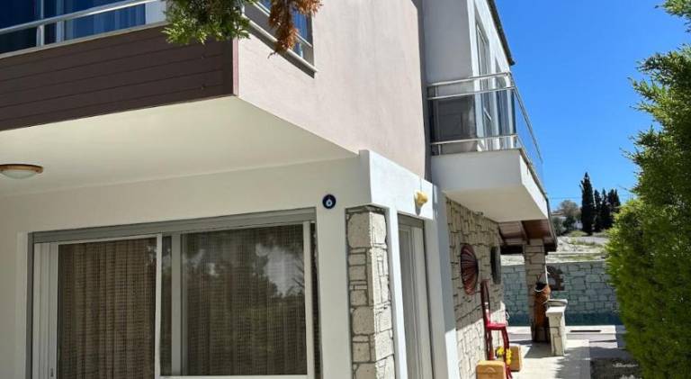 Detached house with pool in Alacatı — photo 5