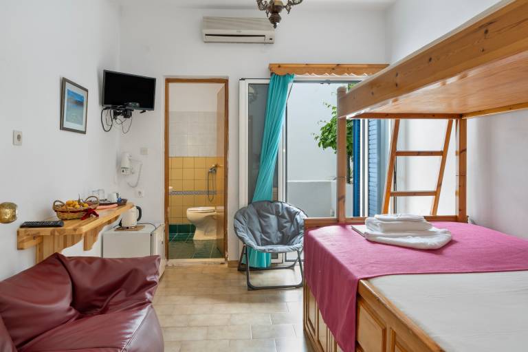 Room 1 at Pagali Hotel with Garden View — photo 4