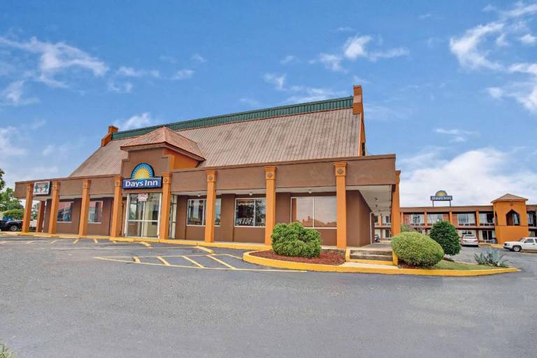Days Inn by Wyndham Benson in Benson, NC