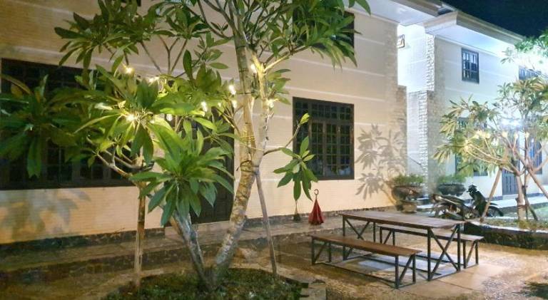 Holiday apartment with patio, garden & barbecue — photo 3