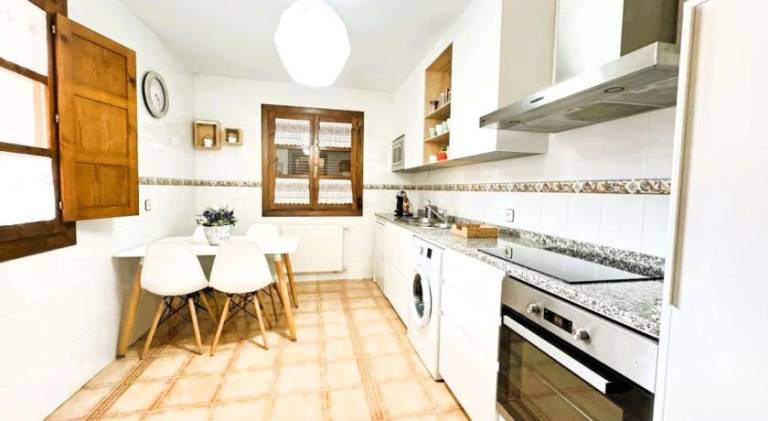 Fully equipped vacation home with barbeque, yard & terrace | Pet-friendly — photo 3