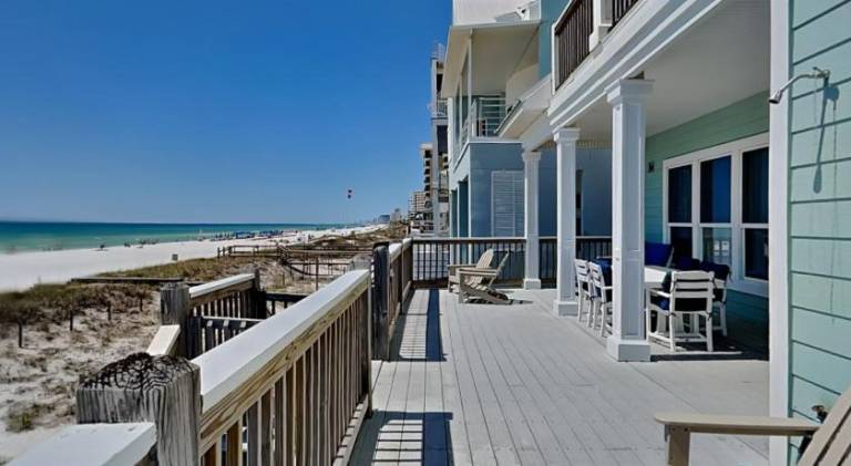 Vacation home with private pool & grill — photo 3