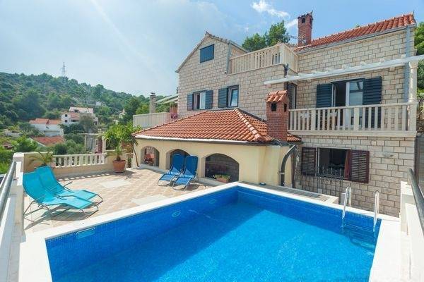 Vacation home with pool, terrace & barbeque — photo 3