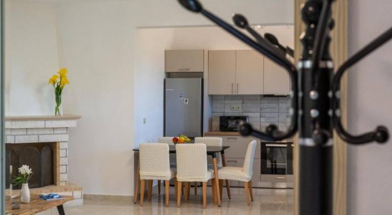 House with 2 rooms for 5 persons — photo 4