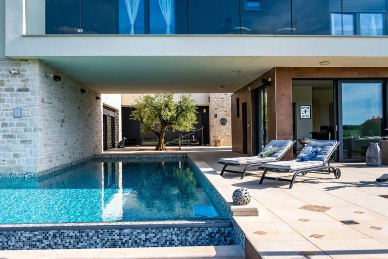 Fully equipped villa with terrace, fast internet & yard | Sea view | Pets allowed — photo 3