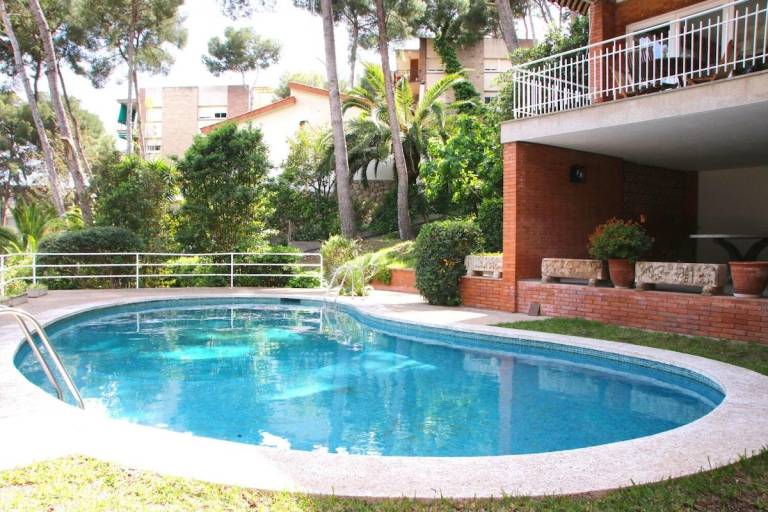 Charming house with pool & BBQ | Perfect for remote work | Pets are welcome — photo 5