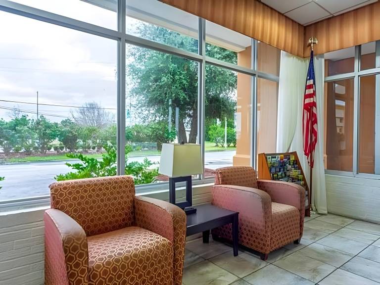 Heritage Inn & Suites — photo 2